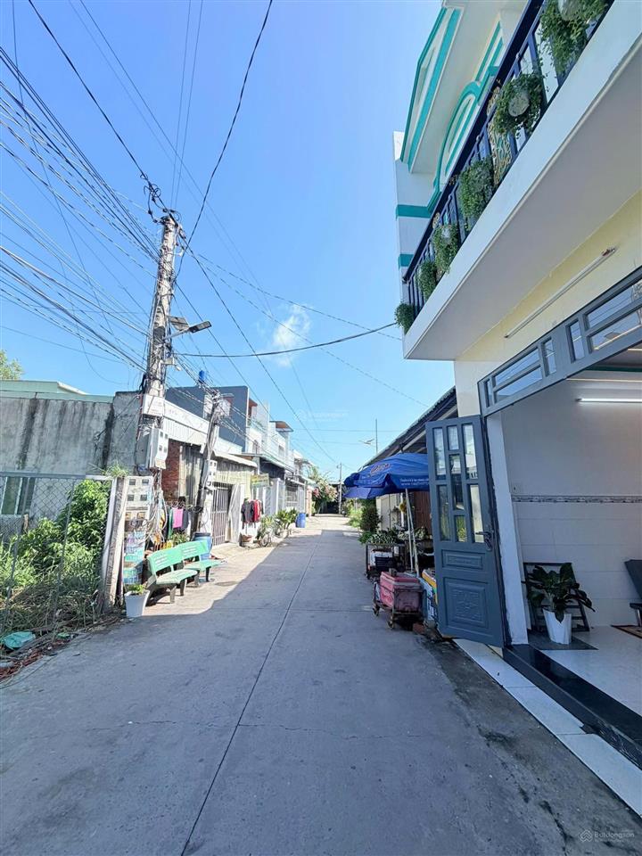 Nhà phan văn hớn  685tr đường bê tông 5m, hẻm thông, đối diện gx mỹ hạnh, đường vào 1