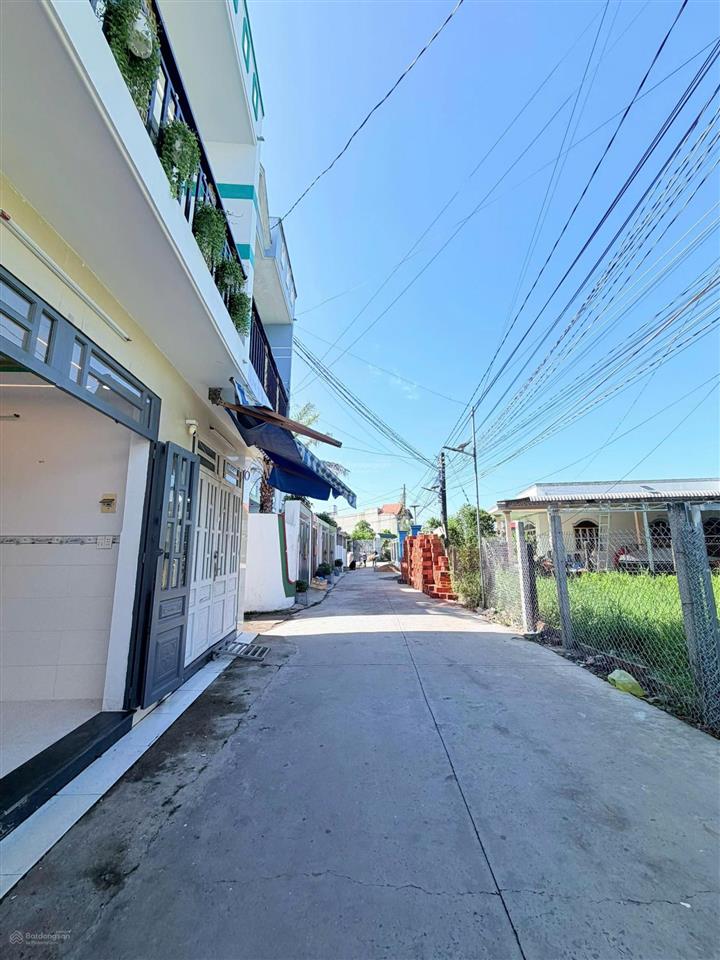 Nhà phan văn hớn  685tr đường bê tông 5m, hẻm thông, đối diện gx mỹ hạnh, đường vào 1