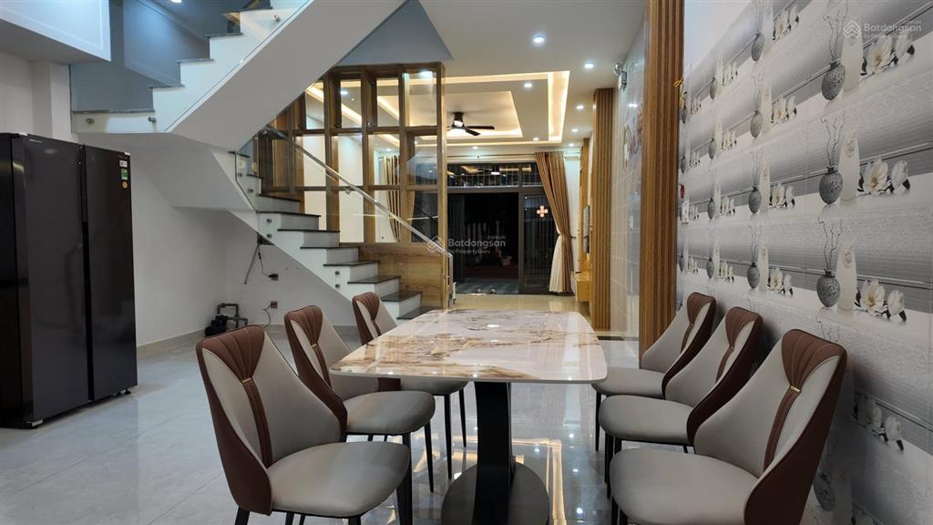 Nhà 4 tầng hiếm có khó tìm tại hòa xuân