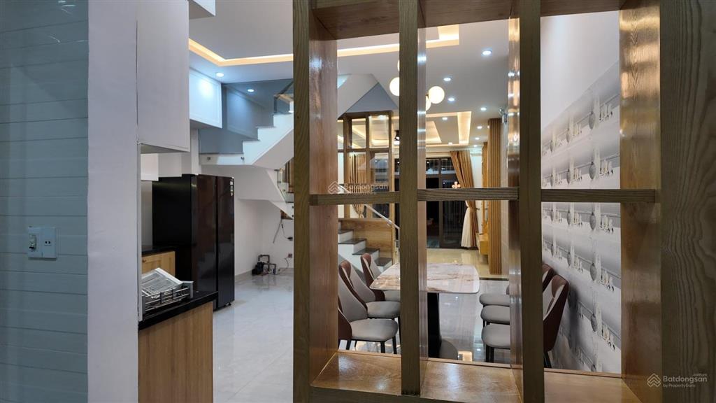 Nhà 4 tầng hiếm có khó tìm tại hòa xuân