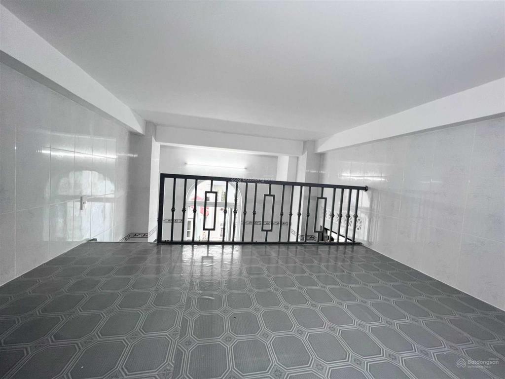 Cho thuê phòng trọ sinh viên  gác cao  thoáng mát  nhà xe, thang máy rộng rãi.