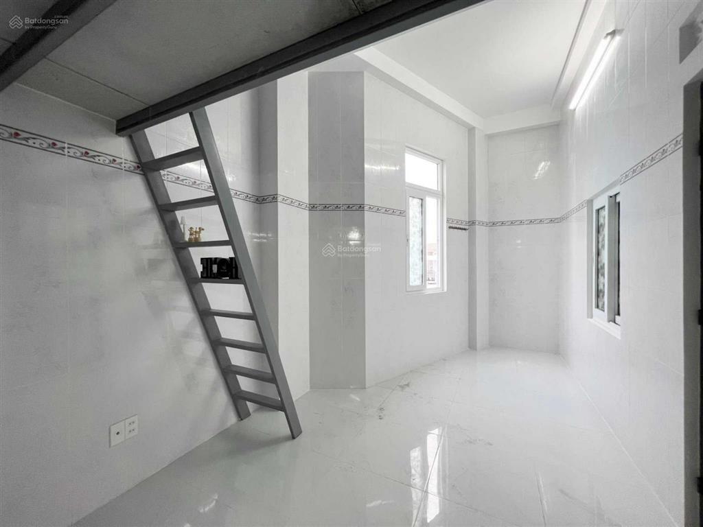 Cho thuê phòng trọ sinh viên  gác cao  thoáng mát  nhà xe, thang máy rộng rãi.