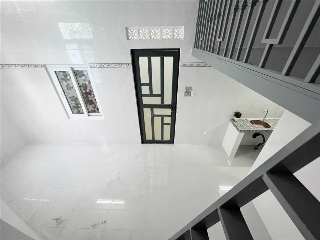 Cho thuê phòng trọ sinh viên  gác cao  thoáng mát  nhà xe, thang máy rộng rãi.