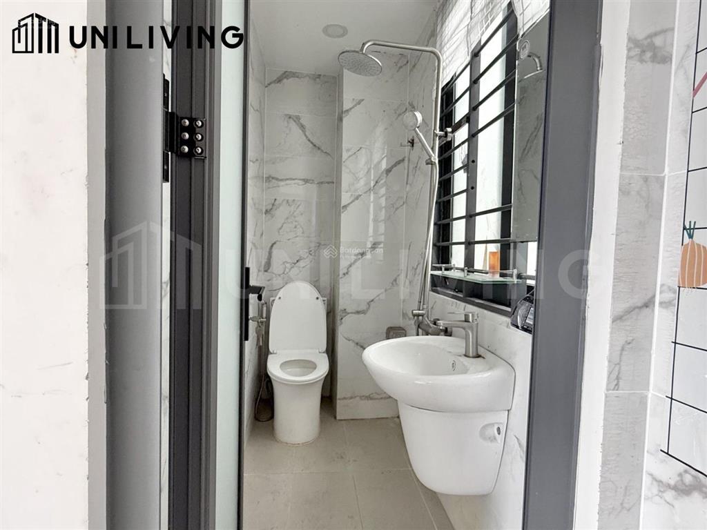 Cho thuê studio ban công lớn, nhà xe thang máy rộng rãi, thoáng mát  gần mai chí thọ  chỉ 4 triệu