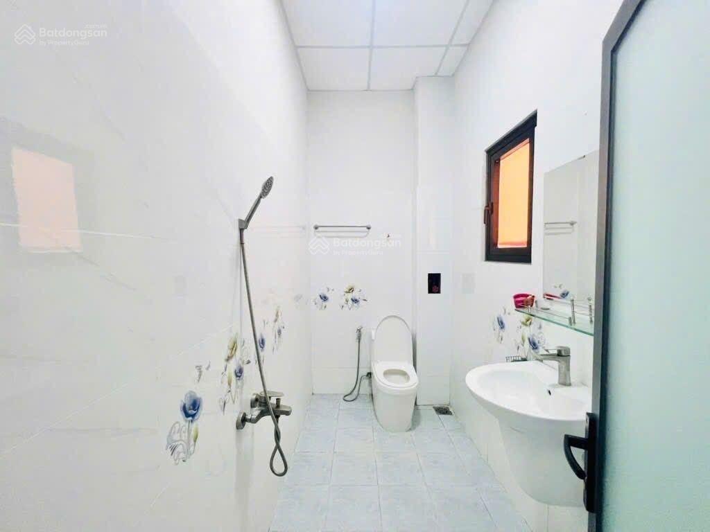 Nhà mới đẹp ngay trường thpt bình tân, tphcm hẻm xe tải chỉ nhỉnh 3t. ỷdt 5x1om22tầngk lộ giới