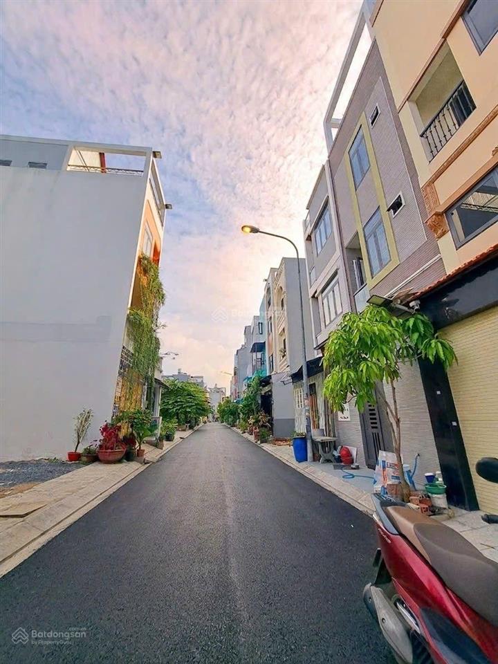 Chủ kẹt tiền cần bán gấp nhà 2 tầng ngay trường thpt bình tân 4x13m 1trệt 1 lửng đúc 2pn chỉ 4ty