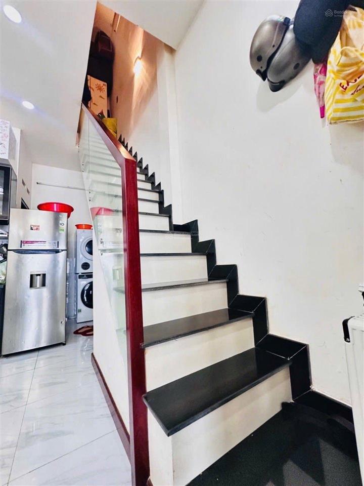 Nhà 2 tầng btct kiên cố hương lộ 2, ngay ngã tư 4xã4x9m 1trệt 1lầu 3pnhẻm xe hơishr hoàn công đủ