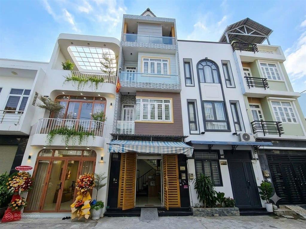 Ngôi nhà đẹp như mơ  ngay aeon tp  3 tầng + sân thượng rất chill 3pn hẻm xe hơi k lộ giới hc