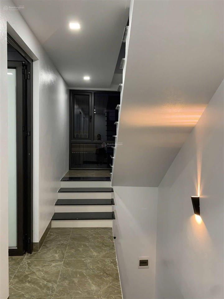 Phúc thịnh sẵn nhà 3 tầng lô góc, oto 7 chỗ đỗ cửa. sẵn sách vali về ở. tài chính nhỉnh 4 tỉ