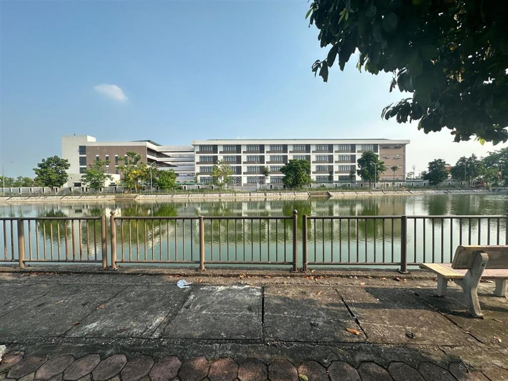 Giá rẻ hơn thị trường 15% lô đất dt101m, mt5,2m ngõ thông oto. tại phúc thịnh trục ql3