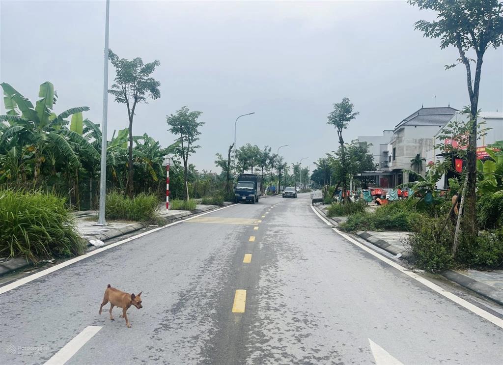 Giá rẻ hơn thị trường 15% lô đất dt101m, mt5,2m ngõ thông oto. tại phúc thịnh trục ql3