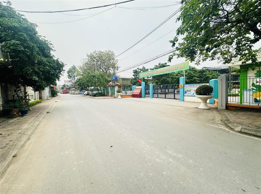 Chính chủ em bán 100m2. mt8m đường oto tránh giá đầu tư.sẵn nhà 3 tầng! tiên hội đông hội.