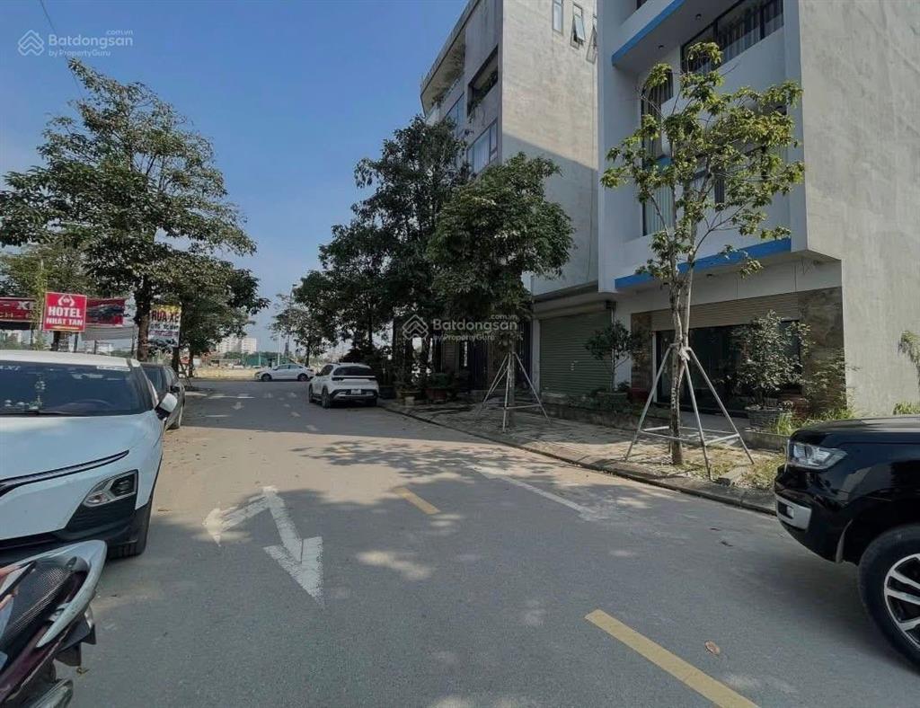 Chính chủ em bán 100m2. mt8m đường oto tránh giá đầu tư.sẵn nhà 3 tầng! tiên hội đông hội.