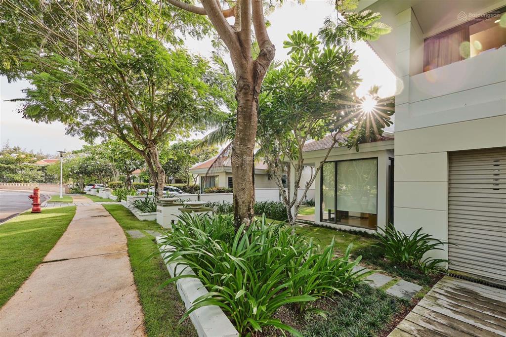 Rẻ nhất thị trườngbiệt thự biển ocean villas 616.3m2, 4pn dòng tiền cho thuê 100tr/tháng, có sổ đỏ