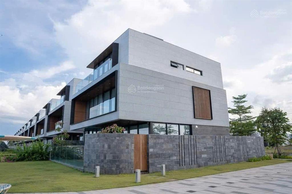 Chính chủ bán biệt thự 2 mặt tiền sông one river 3 tầng 300 m2, full hồ bơi tràn viền
