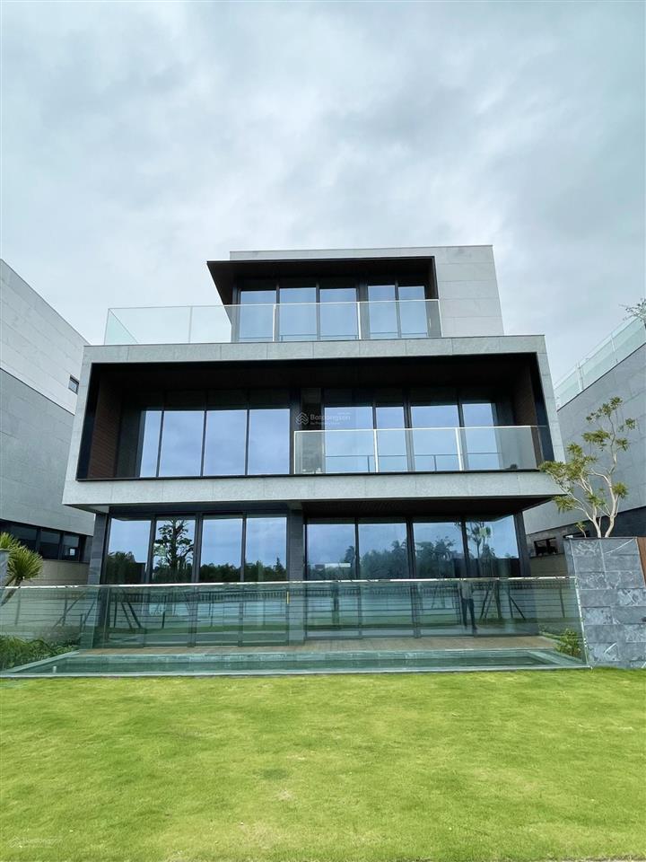 Chính chủ bán biệt thự 2 mặt tiền sông one river 3 tầng 300 m2, full hồ bơi tràn viền