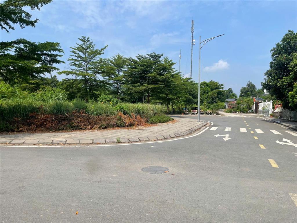 Bán đất liền kề 86,1m cạnh khe thoáng  nở hậu  sổ đỏ lâu dài tại lương sơn