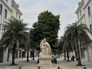 Cần bán gấp căn shophouse chỉ 18 tỷ, diện tích 84m2, 5 tầng, hướng tây nam, nhận nhà ngay!