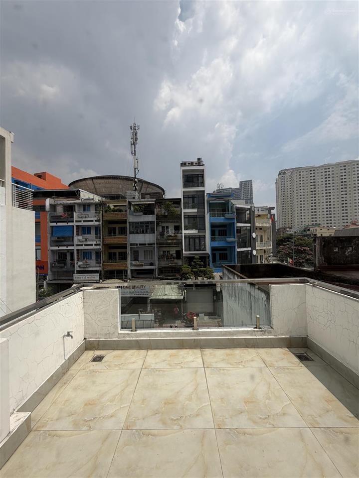 Cho thuê nhà mặt tiền nguyên căn, đường lê đại hành q11, giá 28tr/th