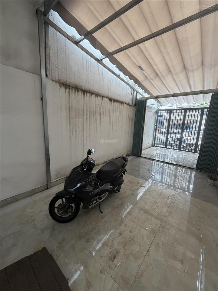 Cho thuê nhà mặt tiền nguyên căn, đường lê đại hành q11, giá 28tr/th