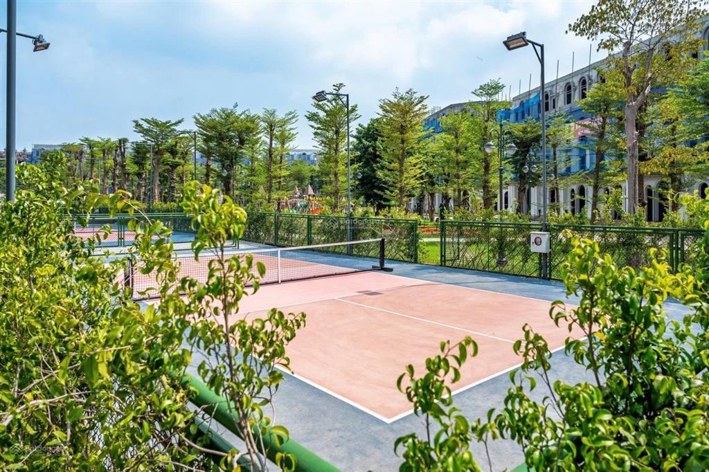 Giảm sốc 10 tỷ, căn góc mặt đường hoàng quốc việt kd, đối diện công viên 8,3ha giá 37.1 tỷ 99,5m2