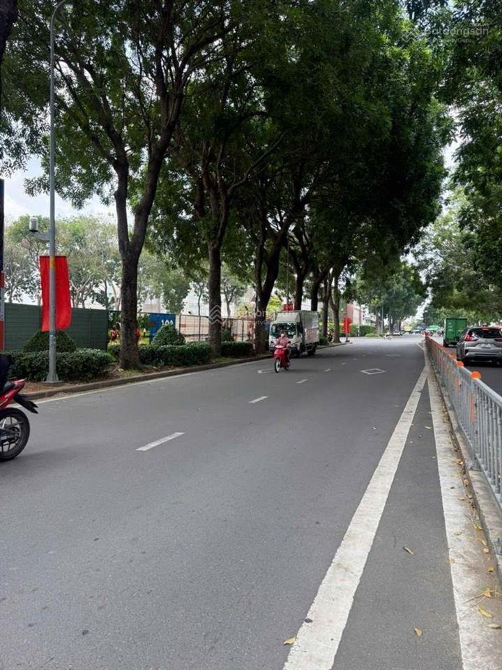 Tân phú  aeon mall, bờ bao tân thắng. nhà 2 tầng 40m2. chỉ loanh quanh 4 tỷ