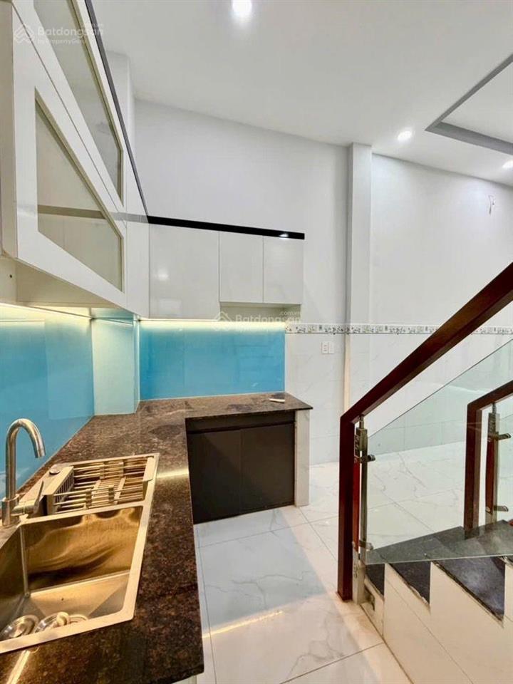 Nhà mới 4 tầng, sát mặt tiền kênh tân hoá, tiện di chuyển vô trung tâm, 4x9m chỉ loanh quanh 5 tỷ