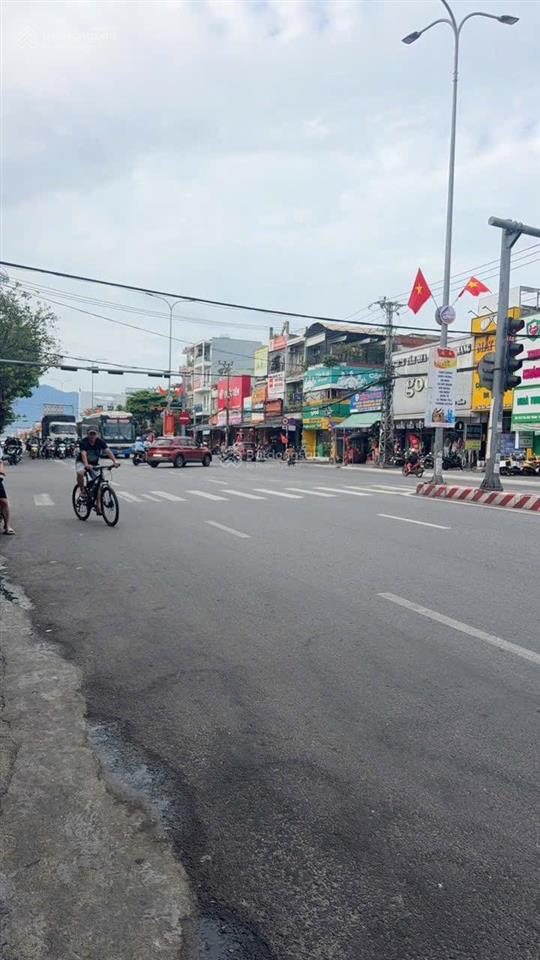 Bán nhà 2 tầng 2 mặt tiền đường tôn đức thắng 420m2 bề ngang 12m. vị trí kinh doanh