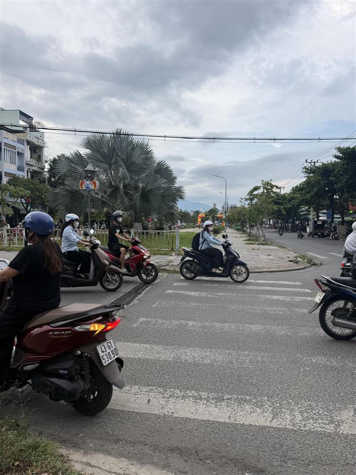 Chính chủ cần tiền bán đất đường yên thế  bắc sơn kinh doanh sầm uất của bến xe và đại học duy tân
