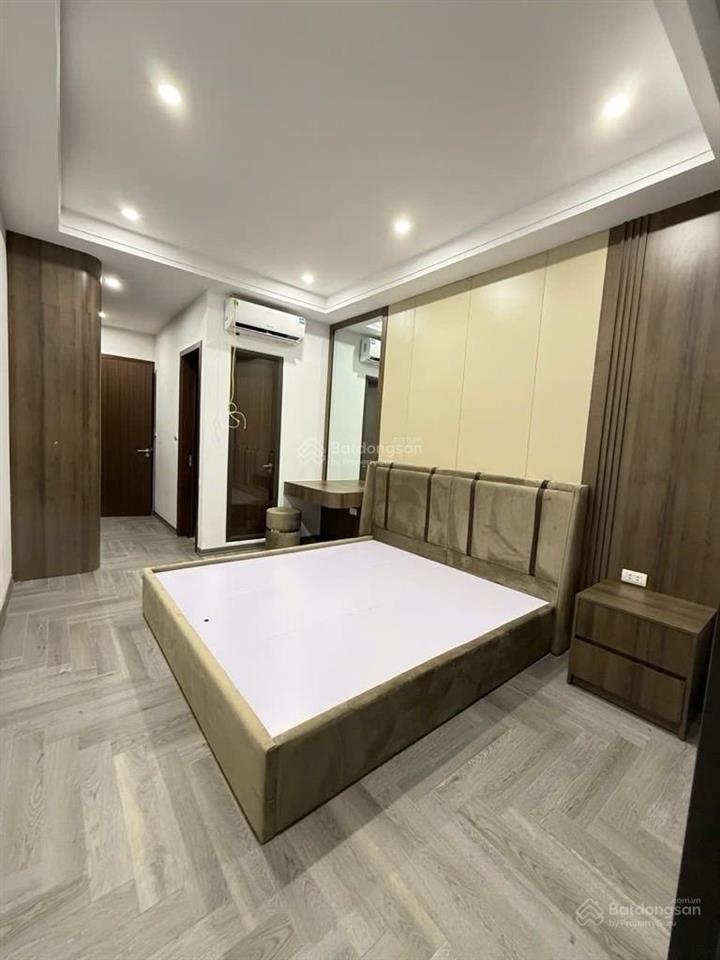 Nhà đẹp trần khát chân  ô tô cách 20m  6 tầng thang máy. giá hơn 9 tỷ.  0779 548 ***