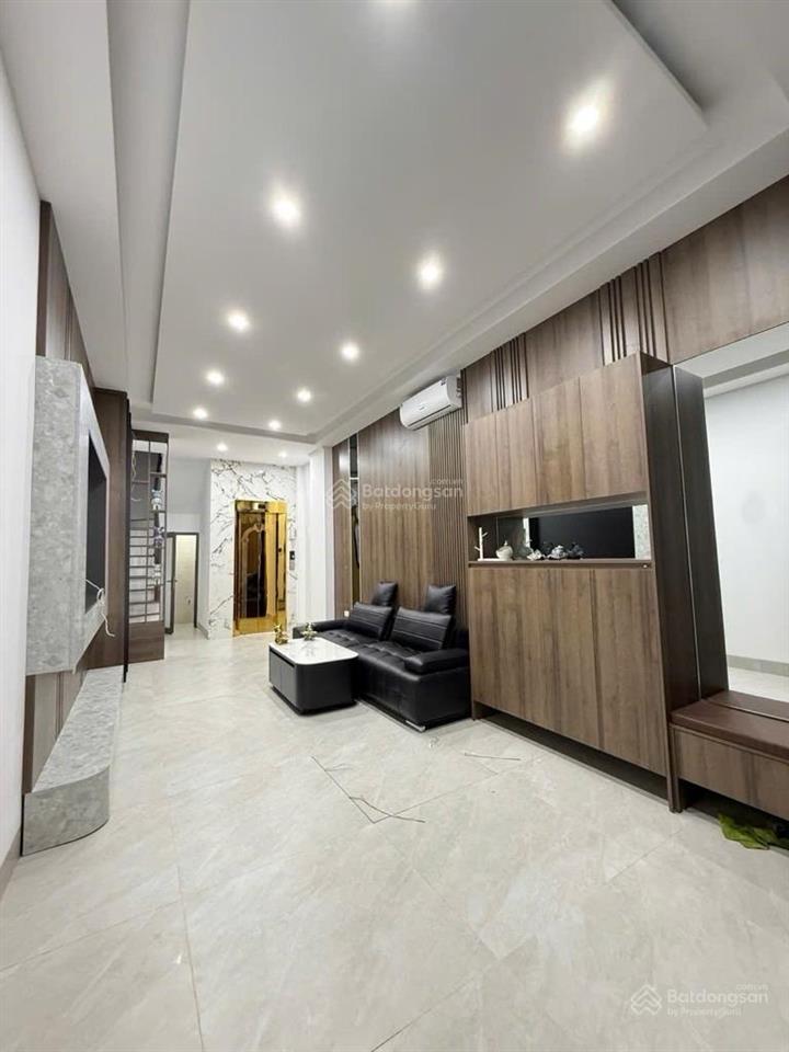Nhà đẹp trần khát chân  ô tô cách 20m  6 tầng thang máy. giá hơn 9 tỷ.  0779 548 ***