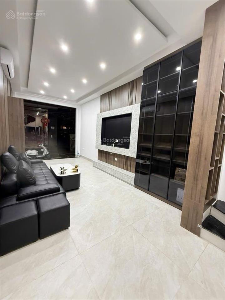 Nhà đẹp trần khát chân  ô tô cách 20m  6 tầng thang máy. giá hơn 9 tỷ.  0779 548 ***