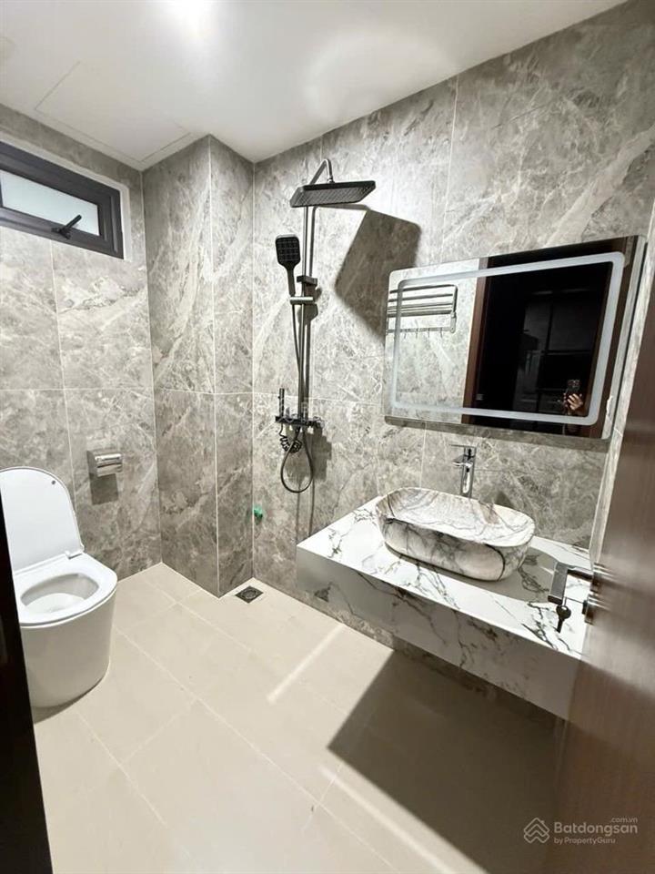 Nhà đẹp trần khát chân  ô tô cách 20m  6 tầng thang máy. giá hơn 9 tỷ.  0779 548 ***