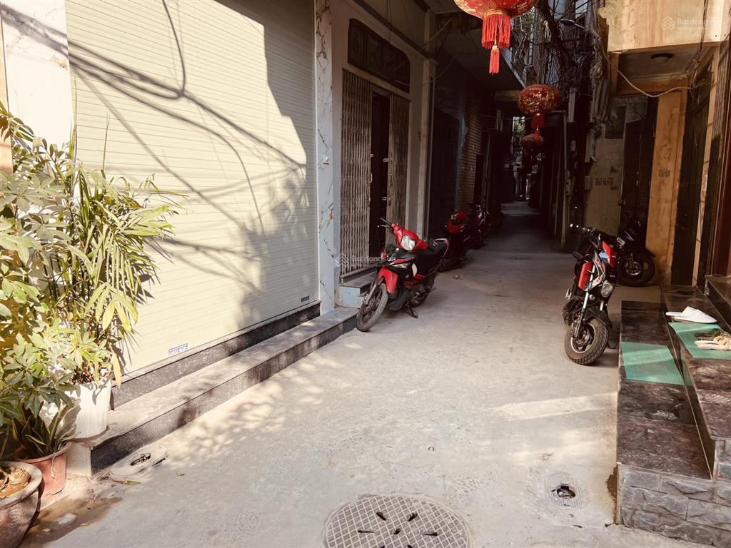 Nhà đẹp trần khát chân  ô tô cách 20m  6 tầng thang máy. giá hơn 9 tỷ.  0779 548 ***