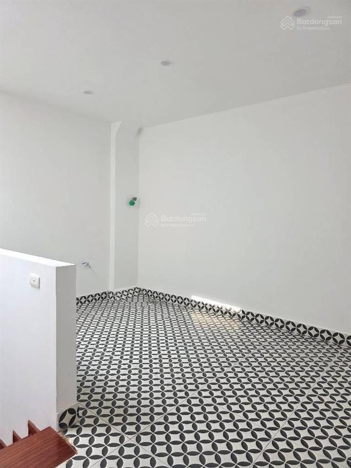 Bán nhà bạch mai  ngõ thông  lô góc  ô tô cách 20m  40m2  5 tầng. giá 7,8 tỷ