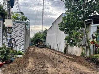 Chính chủ cần bán gấp lô đất 97m2, đ.nguyễn văn ni, tt.củ chi, vị trí đep giá 630 triệu. sổ riêng