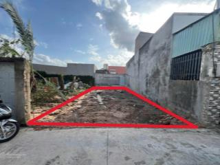 Gia đình cần bán lô đất gần bệnh viện xuyên á, dt 90m2. gía thỏa thuận. đ. nguyễn thị lắng. shr