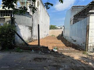 Cần bán lô đất ngay chợ việt kiều, tân thông hội. gía 1 tỷ dt 110m2 (5x22m). sổ hồng riêng