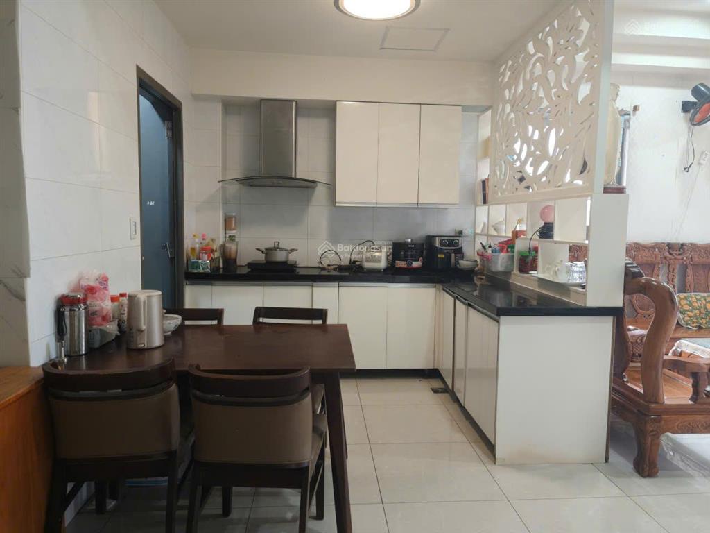 Bán căn góc 2pn 2wc 93m² block k chỉ 6 tỷ bao thuế phí.