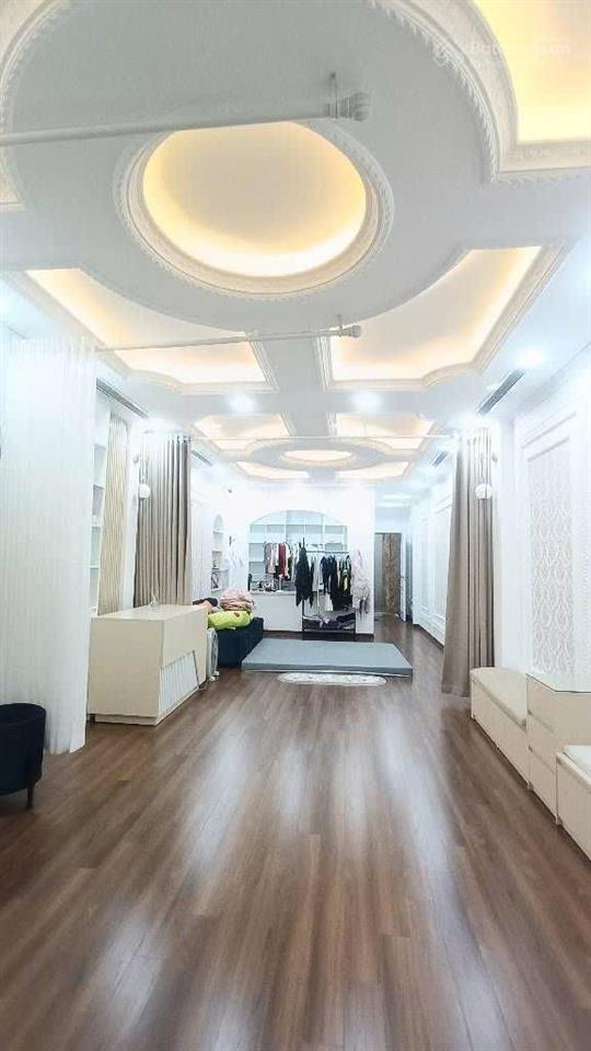 Quá rẻ nhỉnh 10 tỷ thạch bàn 60m² 6 tầng, gara ô tô