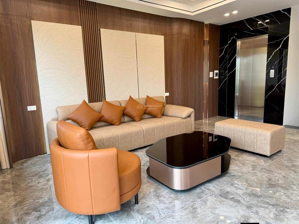 Giảm hẳn 1 tỷ , nhà lô góc ,50m2 6 tầng thang máy, ô tô 7 chỗ vao nhà tại việt hưng long biên