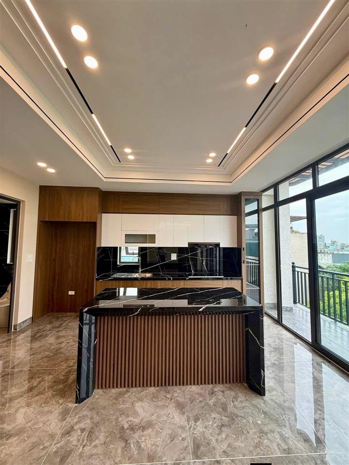 Giảm hẳn 1 tỷ , nhà lô góc ,50m2 6 tầng thang máy, ô tô 7 chỗ vao nhà tại việt hưng long biên