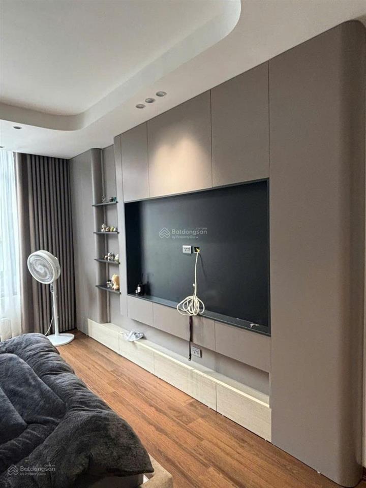 Hơn 12 tỷ, phố trạm, ô tô vào ,55 m2 6 tầng,thang máy, ngõ thông