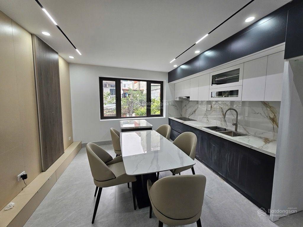 Giá quá tốt,nhỉnh 13 tỷ oto tránh, 70m2 6 tầng thang máy việt hưng