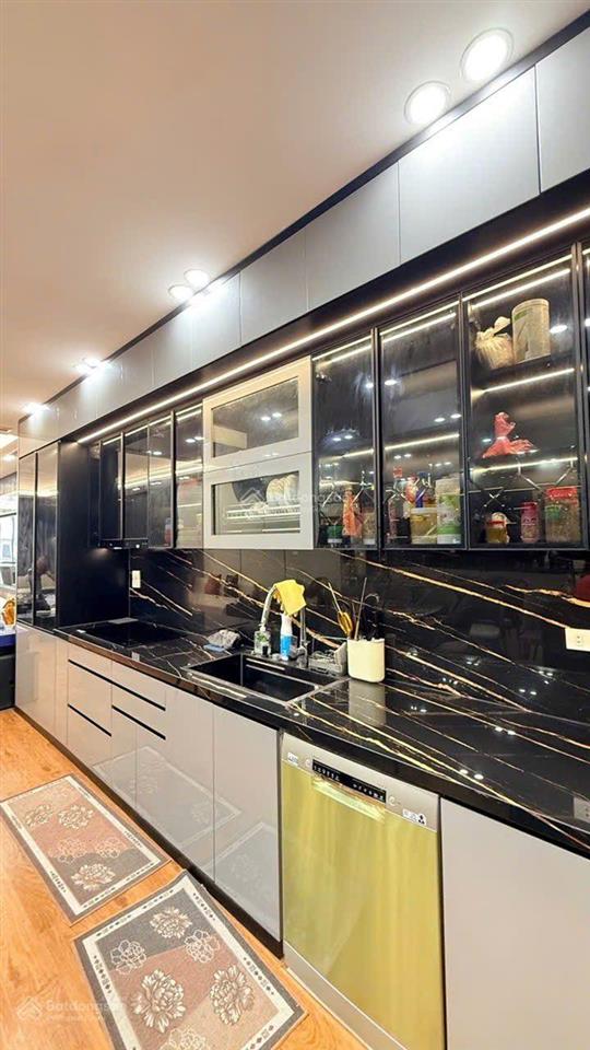 Siêu phẩm sát mặt phố nguyễn văn cừ 80m2 7 tầng thang máy gara 2 xe 7 chỗ nội thất vài tiền tỷ