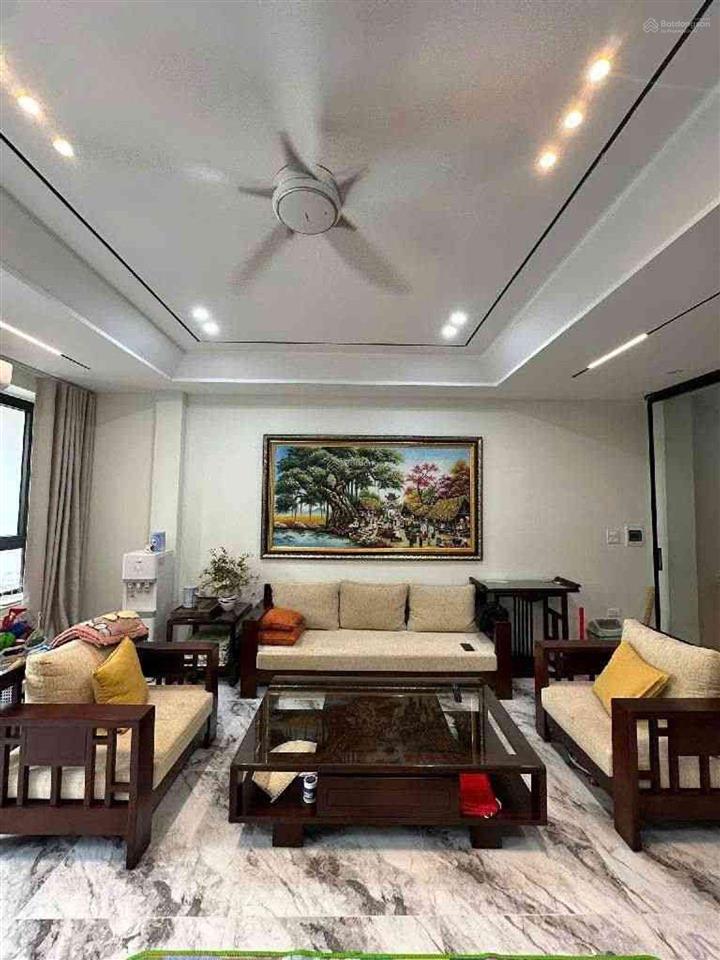 28 tỷ siêu phẩm bồ đề 105m2 , lô góc view hồ , 3 ô tô tránh , kinh doanh 7 tầng thang máy