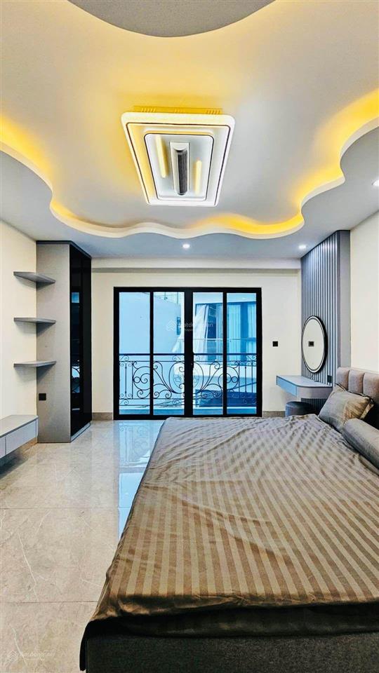 28 tỷ siêu phẩm bồ đề 105m2 , lô góc view hồ , 3 ô tô tránh , kinh doanh 7 tầng thang máy