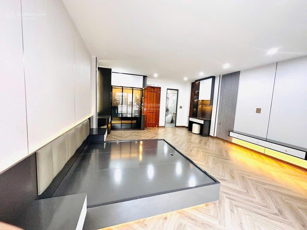 Siêu phẩm ngọc lâm 80m2 7 tầng thang máy , gara 2 ô tô , kinh doanh