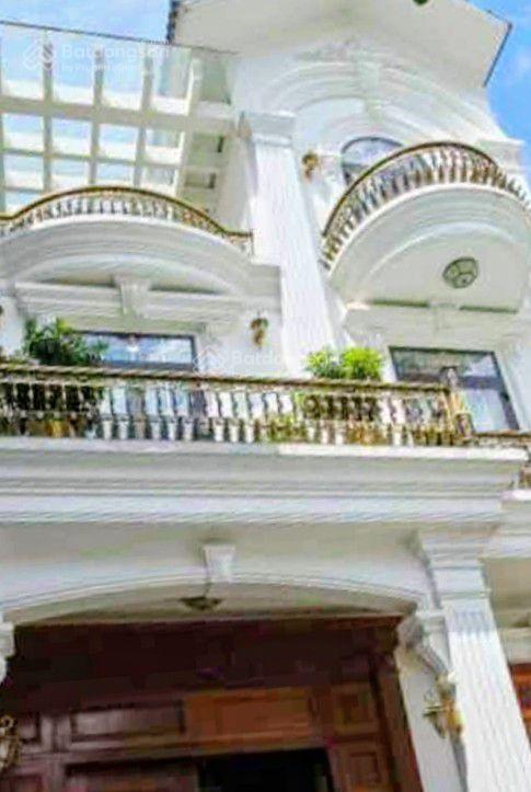 Siêu hiếm ,gần chợ ninh hiệp biệt thự 220m2 sân vườn  ô tô tránh kinh doanh  nội thất xịn