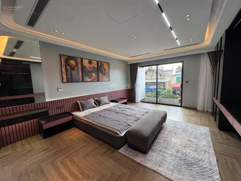Việt hưng, chủ kính tặng nlmt 300 tr cho khách mua trong tháng 110m² 6 tầng tm, ô tô tránh, kd